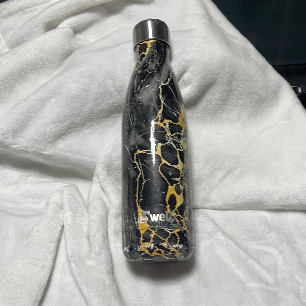 Swell water bottle